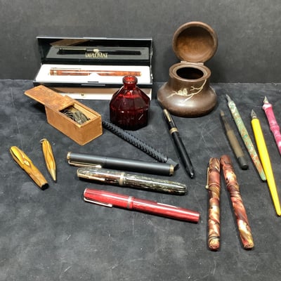 Vintage Fountain Pens - Image 1 of 12