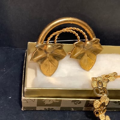 Vintage Costume Jewelry - Trifari & More - Image 4 of 14