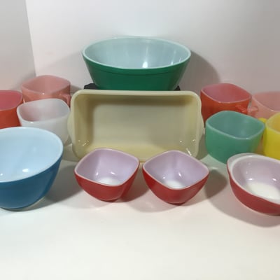 Vintage Pyrex, Fire-King, Glassbake Colored Glassware - Image 1 of 6