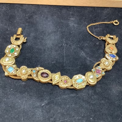 Vintage Costume Jewelry - Trifari & More - Image 10 of 14