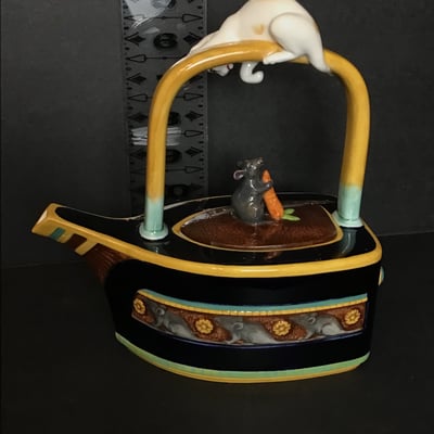 Royal Doulton / Minton Cat & Mouse Teapot - Image 3 of 7