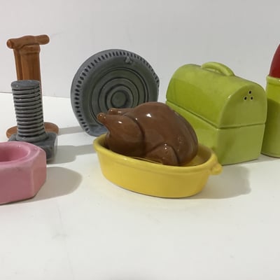 Household Ceramic Salt and Pepper Shakers - Image 4 of 4