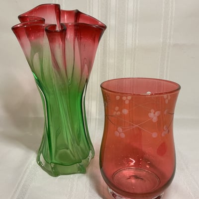 Art glass vases.  - Image 3 of 6