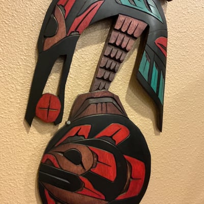 Northwest Indigenous Coast raven motif wooden wall sculpture - Image 2 of 5