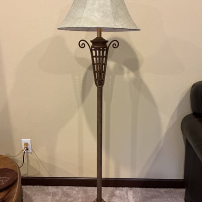 Floor lamp with decorative metal base and fabric shade - Image 4 of 6
