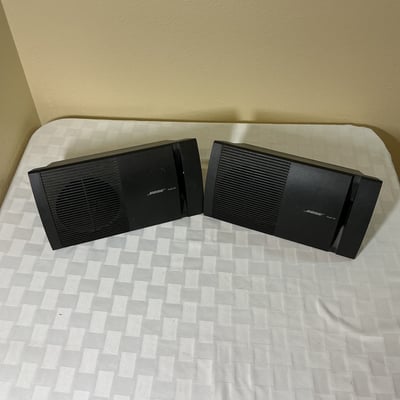 Technics turntable with Yamaha receiver, Bose speakers, and CD collection - Image 5 of 8