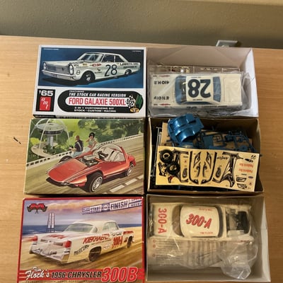 Assorted vintage scale-model car kits and die-cast cars - Image 11 of 16