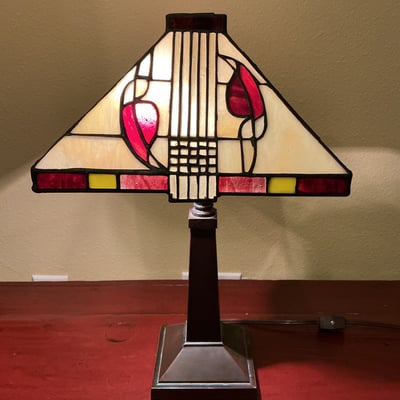 Tiffany-style stained glass table lamp - Image 1 of 4