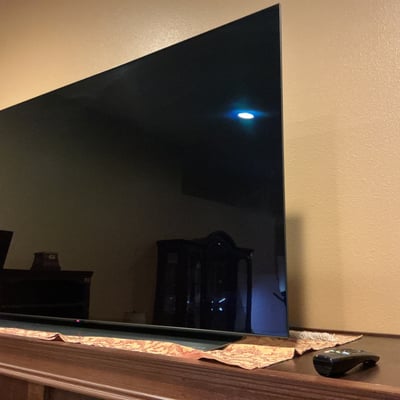 Flat-screen LG TV with remote - Image 2 of 4