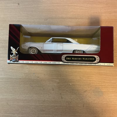 Assorted vintage scale-model car kits and die-cast cars - Image 16 of 16