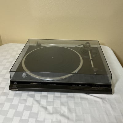 Technics turntable with Yamaha receiver, Bose speakers, and CD collection - Image 2 of 8