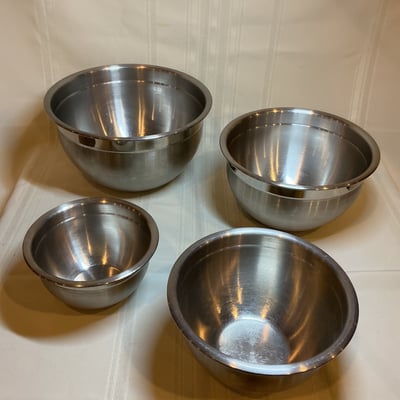 Stainless steel mixing bowls, baking  - Image 1 of 4
