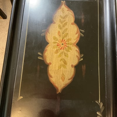 Black lacquered accent table with burgundy floor lamp - Image 6 of 8