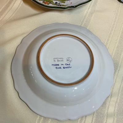 Hand-painted Italian ceramic plates and bowls, Biordi - Image 5 of 5