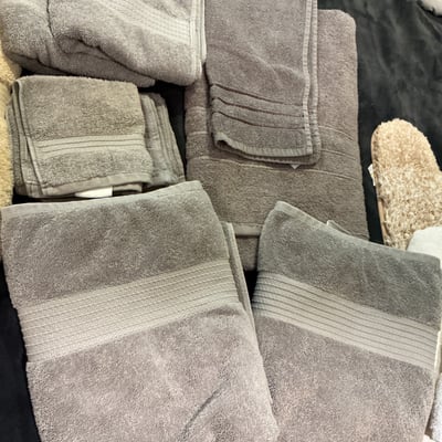 Neutral towel set  - Image 5 of 6