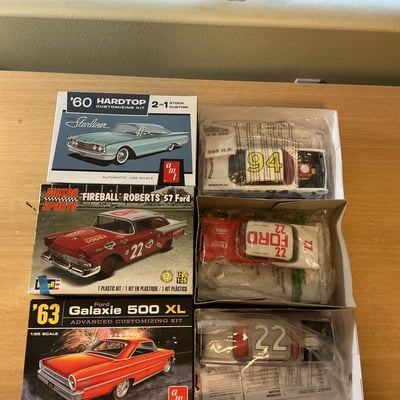 Assorted vintage scale-model car kits and die-cast cars - Image 2 of 16