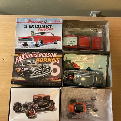 Assorted vintage scale-model car kits and die-cast cars - Image 1 of 16