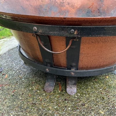 Round metal outdoor fire pit with mesh lid and cover - Image 4 of 5