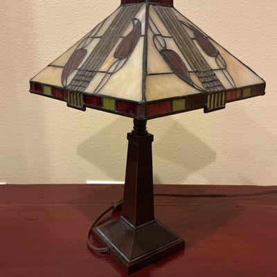 Tiffany-style stained glass table lamp - Image 3 of 4