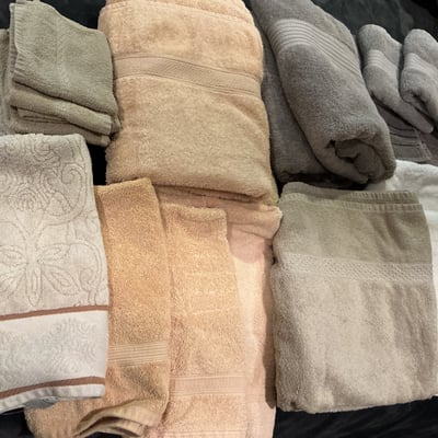Neutral towel set  - Image 1 of 6