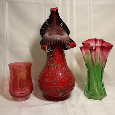 Art glass vases.  - Image 1 of 6