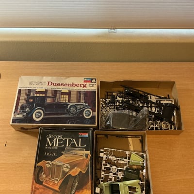 Assorted vintage scale-model car kits and die-cast cars - Image 7 of 16