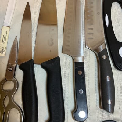 Cutlery with cutting boards and accessories, Calphalon, Victorinox  - Image 5 of 12