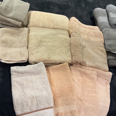 Neutral towel set  - Image 6 of 6