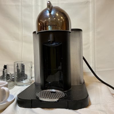 Nespresso espresso machine with electric frother and glassware - Image 3 of 5