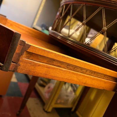 Vintage mahogany side table with leather-inlaid top by Weiman Tables - Image 6 of 10