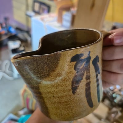 Assorted handmade ceramic mugs and pitcher - Image 6 of 7