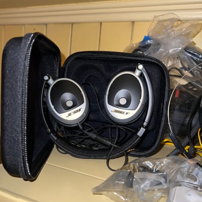 Assorted electronics and audio accessories - Image 2 of 12