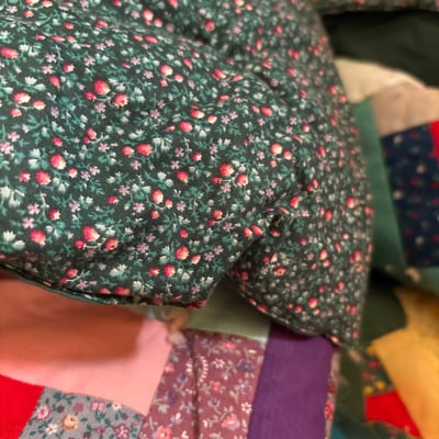 Patchwork quilts and decorative cushions - Image 6 of 9