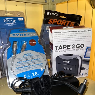 Assorted electronics and audio accessories - Image 11 of 12