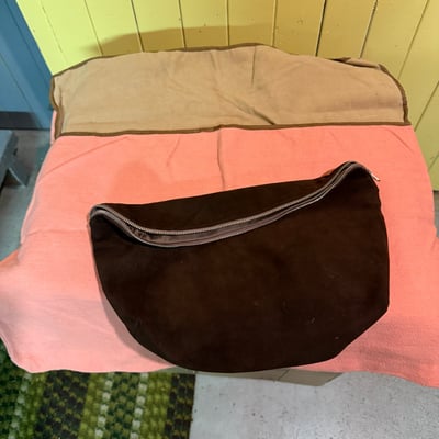 Assorted vintage textiles and a brown zippered pouch - Image 6 of 14