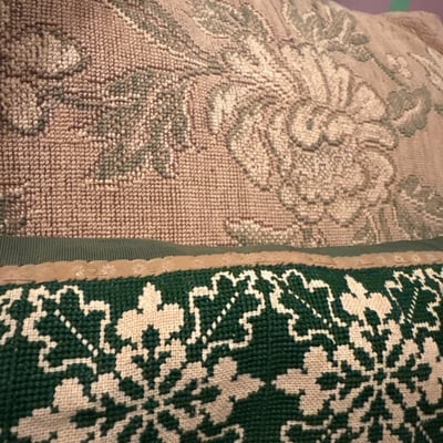 Patchwork quilts and decorative cushions - Image 7 of 9