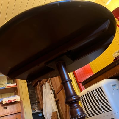 Round Mahogany Tilt-Top pedestal table with carved tripod legs - Image 3 of 11