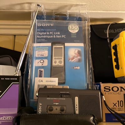 Assorted electronics and audio accessories - Image 6 of 12