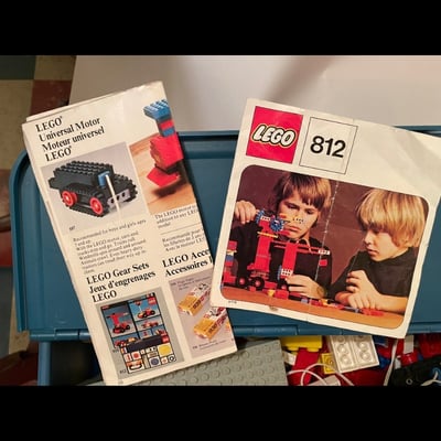 Assorted Vintage 1974 LEGO bricks and accessories in blue storage tub - Image 7 of 8