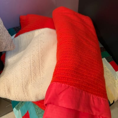 Patchwork quilts and decorative cushions - Image 2 of 9