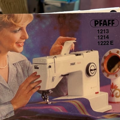 Pfaff sewing machine with accessories and manuals - Image 6 of 9