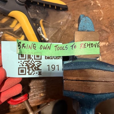 Blue bench vise, red mini vise, and assorted clamps and grips - Image 4 of 4