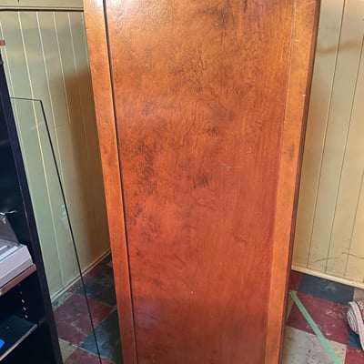 Four-drawer walnut dresser with chevron veneer - Image 11 of 13