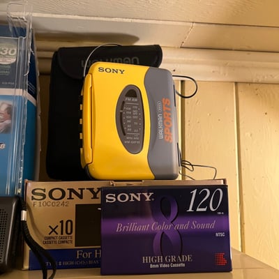 Assorted electronics and audio accessories - Image 7 of 12