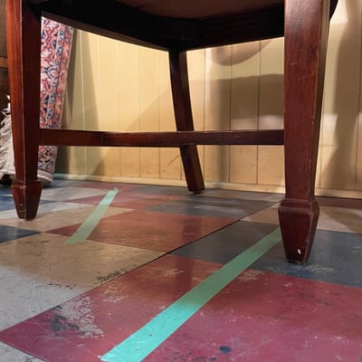 Four carved wooden dining chairs with rose upholstery - Image 6 of 12