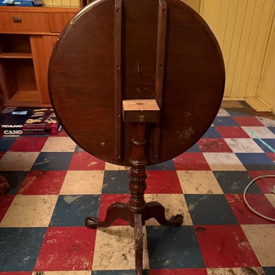 Round Mahogany Tilt-Top pedestal table with carved tripod legs - Image 4 of 11