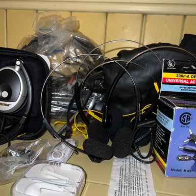 Assorted electronics and audio accessories - Image 3 of 12