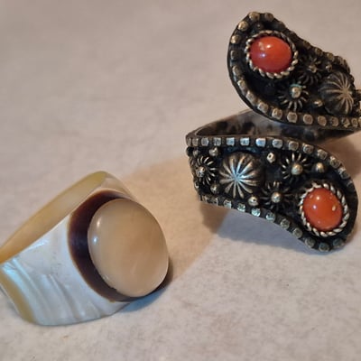 Assorted bracelets, bangles, earrings, and rings - Image 4 of 7