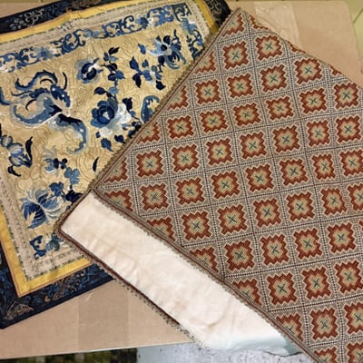 Assorted vintage textiles and a brown zippered pouch - Image 12 of 14