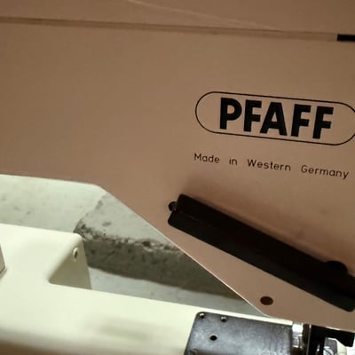 Pfaff sewing machine with accessories and manuals - Image 5 of 9